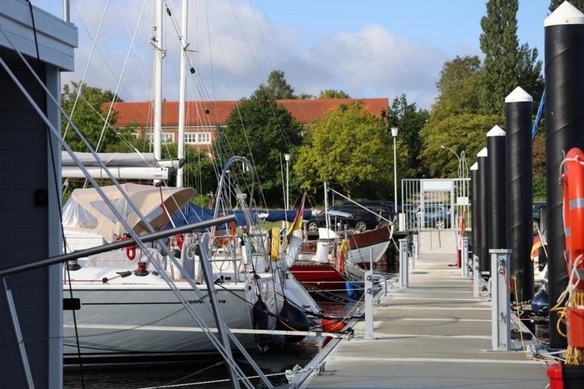 Hausboot Liliput Hotel Stralsund Bagian luar foto